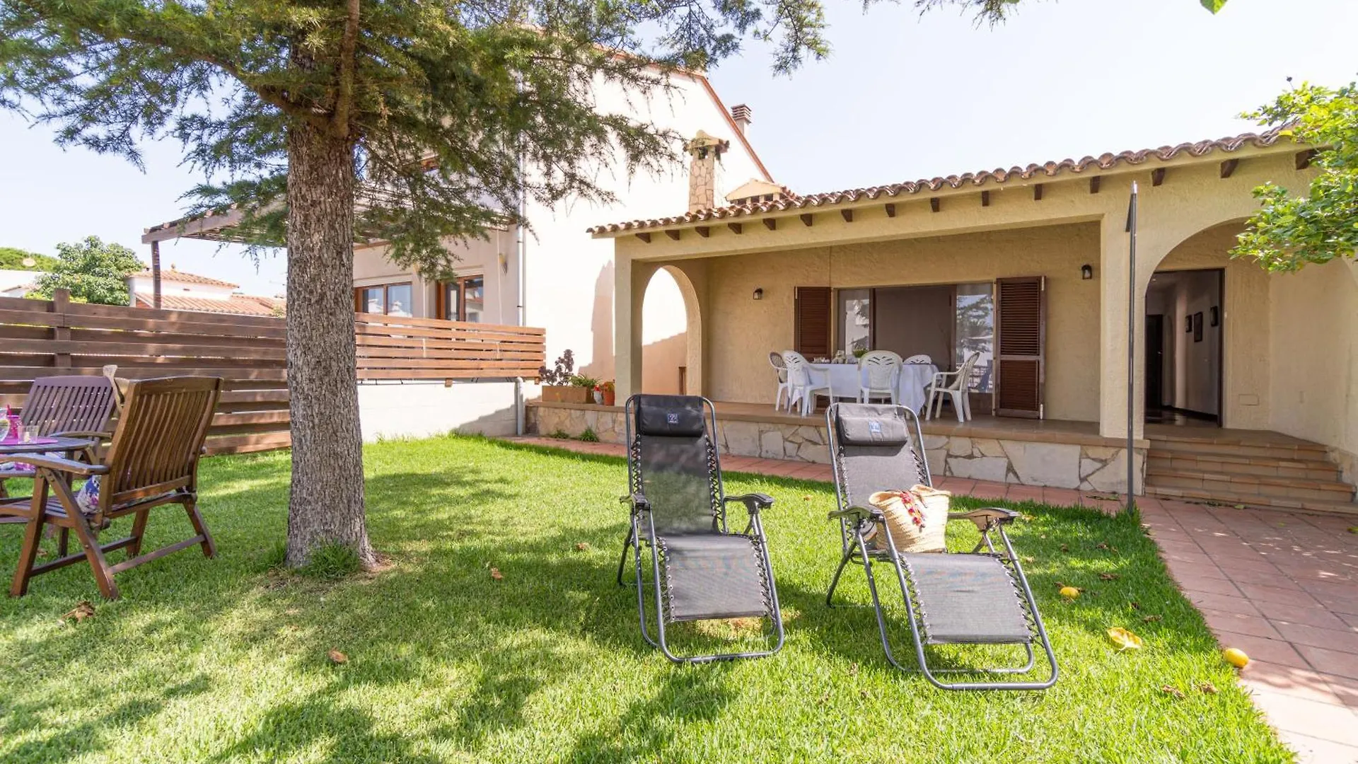 Apart-Rent Casa Con Jardin Pani 0081 Empuriabrava 0*,  Spain