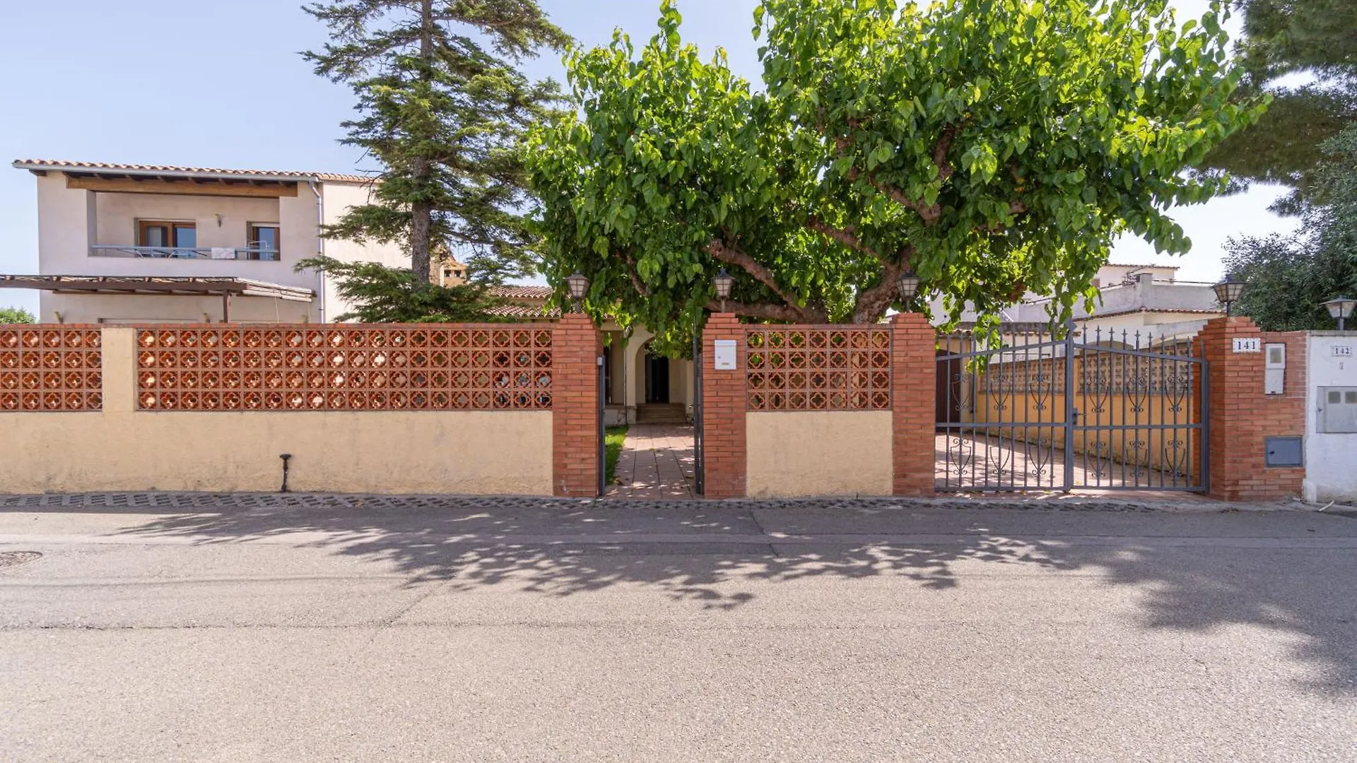 Villa Apart-Rent Casa Con Jardin Pani 0081 Empuriabrava Spain
