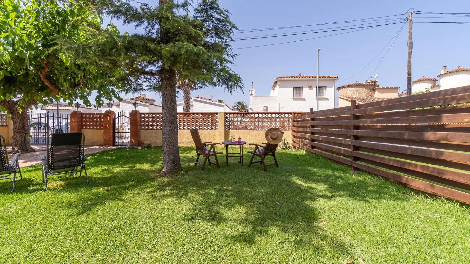 Villa Apart-Rent Casa Con Jardin Pani 0081 Empuriabrava