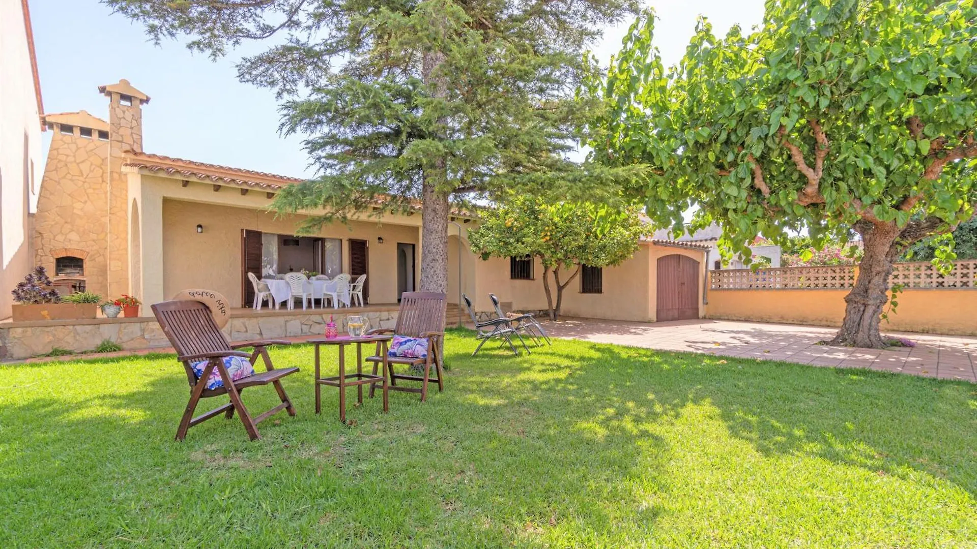 Apart-Rent Casa Con Jardin Pani 0081 contacts